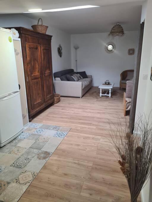 Charmant Appart Cosy Climatise Avec Terrasse Besseges エクステリア 写真